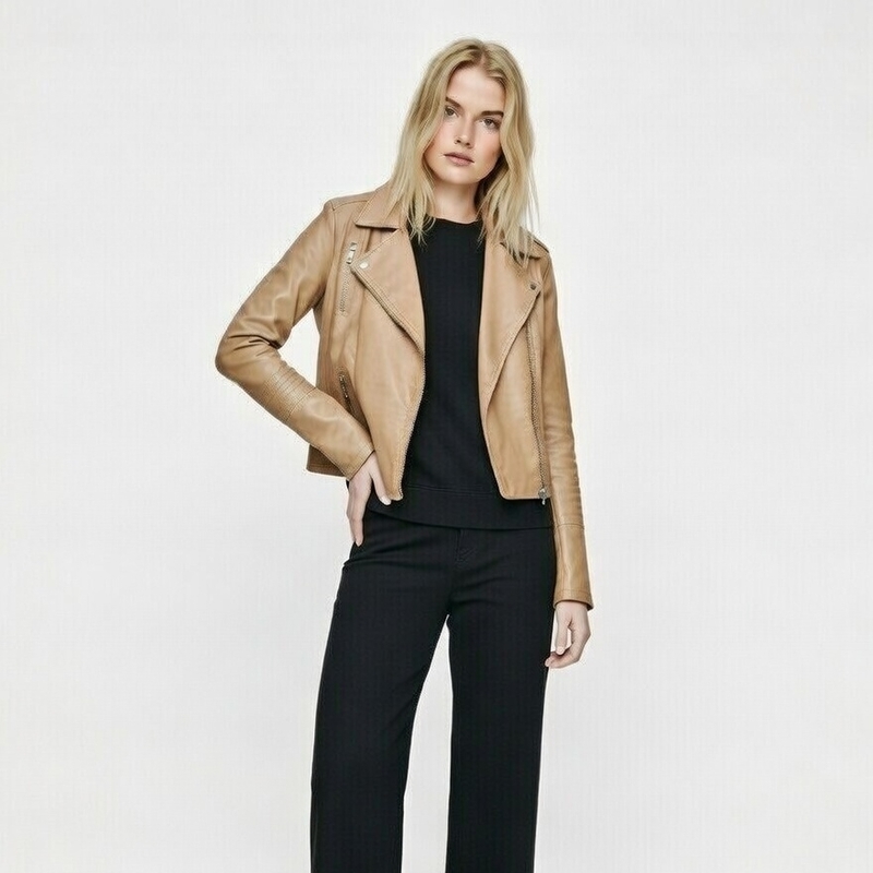 Chaqueta Eco Cuero
Origen Danes 
Tallas S 
Precio: $ 3.990